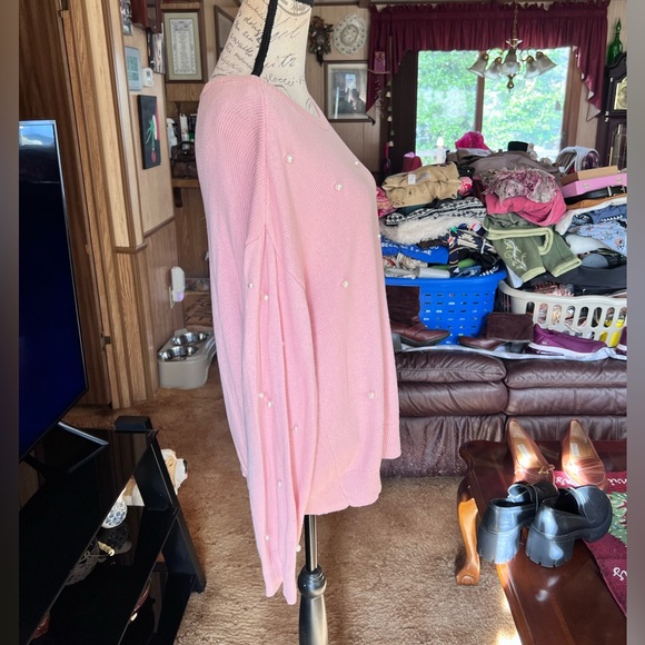 Women’s St. John's Bay pink sweater with faux pearl embellishments. - Picture 4 of 14